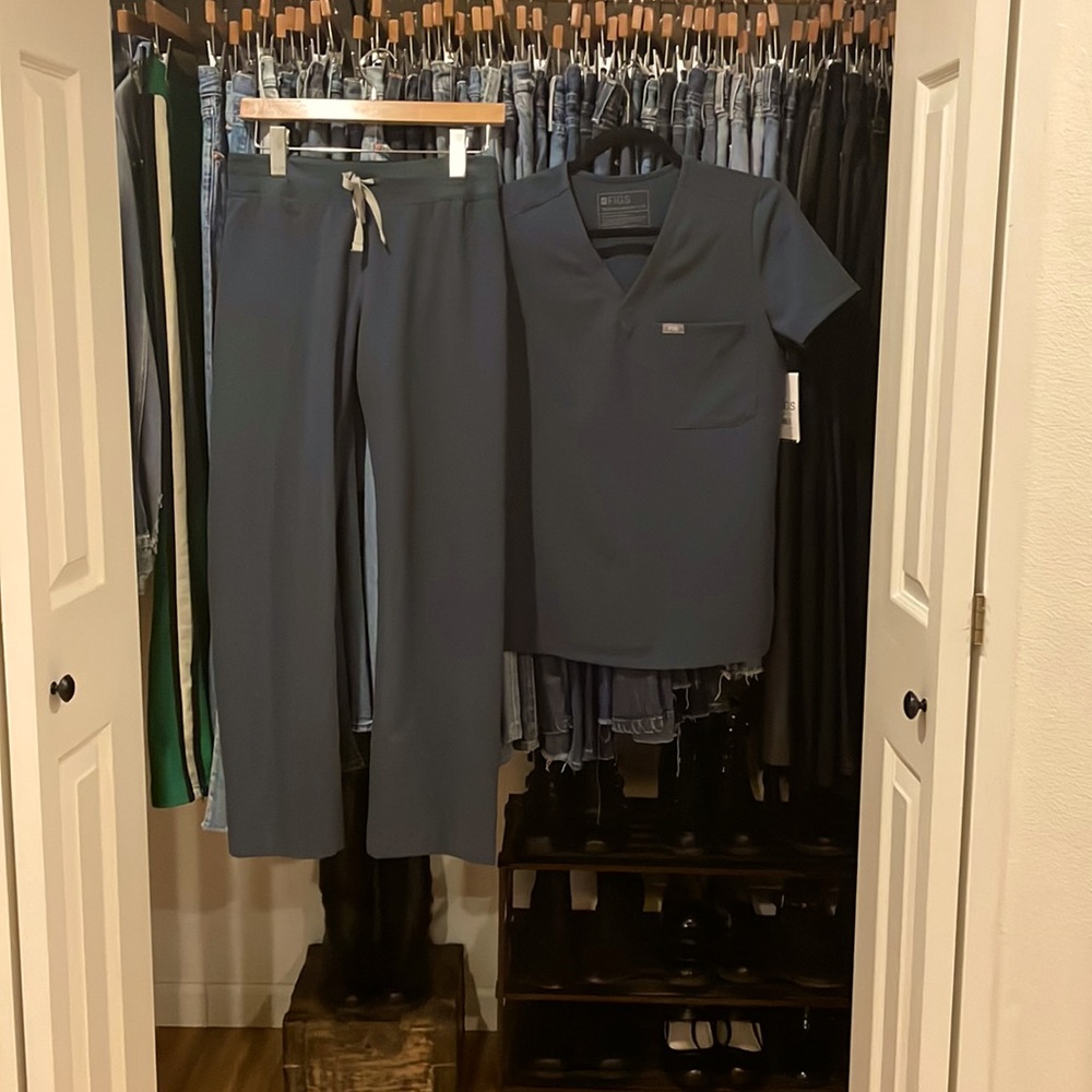 NEW! Figs Dark Harbor Blue XS Caterina one, XXS Petite Livingston Pant